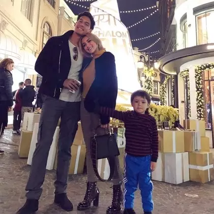 6 Seleb rayakan Natal di luar negeri bareng keluarga