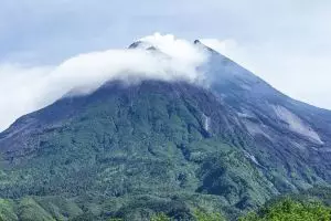 Anak Krakatau naik status Siaga, bagaimana kondisi Gunung Merapi?