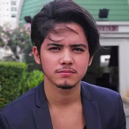 12 Seleb ganteng ini miliki alis tebal alami, bikin gagal kedip