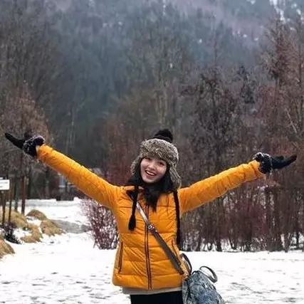 9 Potret Natasha Wilona liburan tanpa pacar, tetep happy