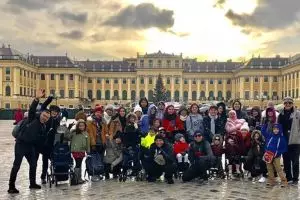 11 Potret liburan keluarga Ashanty di Eropa, ajak semua pegawai