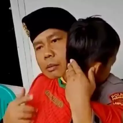 Selamat dari tsunami, kisah bocah 'pesepak bola' ini bikin haru