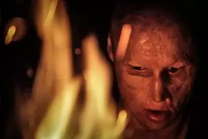 Kisah pria dulu dilempar ayahnya ke api usai rayakan tahun baru