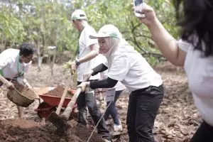 Liburan sambil menyelamatkan alam? Ini 3 cara asyiknya