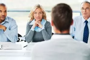 5 Cara mengatasi konflik dengan rekan kerja menurut pakar HRD