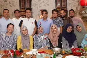 Momen Sandiaga Uno makan siang bareng seleb, berbagi ilmu bisnis