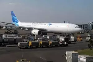 Tiket pesawat domestik mahal, warga bikin surat terbuka & petisi