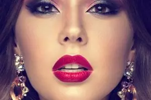 8 Warna lipstik bakal jadi tren di 2019, dari kalem hingga cetar