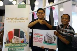 Beli handphone, pria ini dapat grand prize rumah Rp 1 miliar