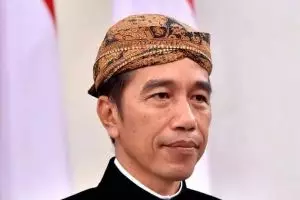 Jelang debat capres, Joko Widodo posting foto dengan busana adat