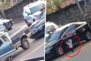 Kisah bocah 2 tahun angkat tangan saat ayahnya ditangkap polisi