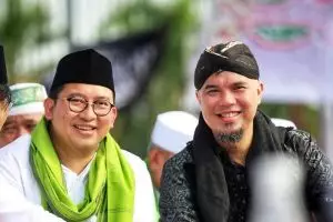 Fadli Zon-Ahmad Dhani tiru Jokowi cukur di Garut, warganet heran