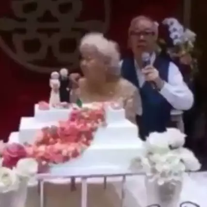 Naksir saat remaja, pasangan ini baru menikah 73 tahun kemudian