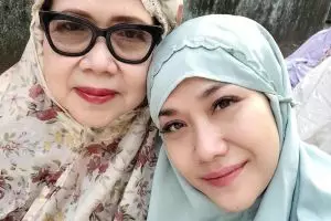 Kerap tampil terbuka, 10 potret BCL berhijab ini makin memesona