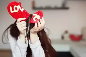 Duh, cewek ini sengaja minta suntik mati karena putus cinta