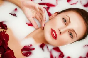 8 Manfaat susu untuk kecantikan wajah dan rambut