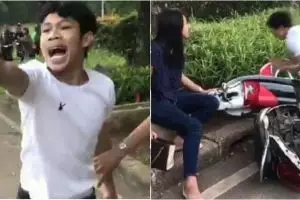 13 Editan video pria rusak motor saat ditilang, konyol banget