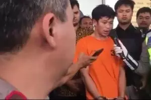 Adi Saputra, pria yang banting sepeda motor jadi tersangka