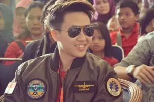 Gaya Liliyana Natsir main bulu tangkis di ketinggian 17.500 kaki