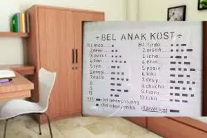 13 Peraturan absurd di kos cewek ini bikin tepuk jidat
