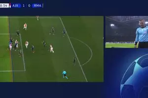 Ini alasan kenapa gol Ajax dibatalkan wasit usai lihat VAR