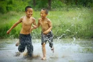 6 Momen nanggung yang cuma dirasakan anak 90-an ini bikin kangen