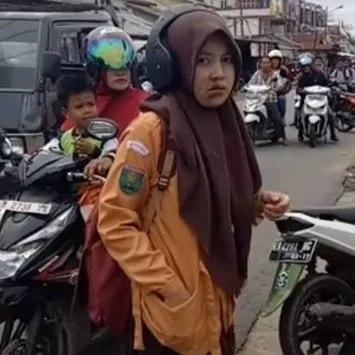 Ini sosok pelajar perempuan berani kejar dan tabrak penjambret