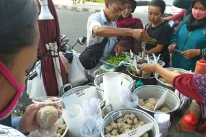 Menikmati bakso prasmanan khas Jogja, harganya cuma Rp 1.000