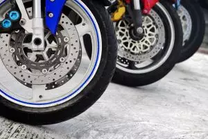 Begini cara merawat ban tubeless sepeda motor biar kuat & awet