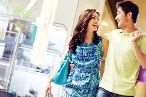 Dibanding cewek, ternyata cowok lebih suka mencicil saat belanja