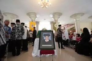 Guru Besar UGM Prof Djalal Tandjung berpulang