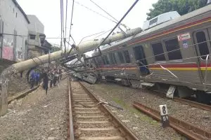 KRL anjlok di Bogor, korban luka capai 17 orang