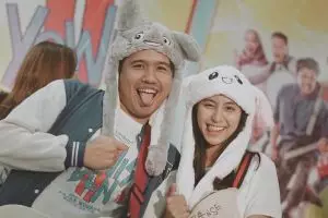 10 Momen Joshua Suherman & kekasih promo Yowis Ben 2, bikin baper