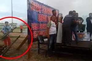 Beri efek asap, selebrasi pakai alat fogging ini kocak banget
