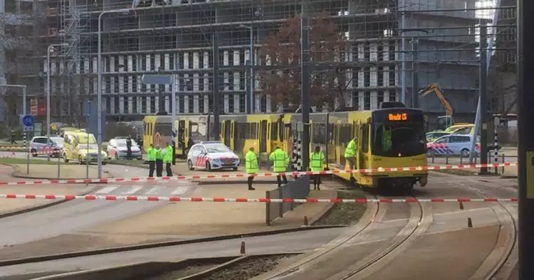 Penembakan di trem Belanda, pelaku kabur dan beberapa orang terluka