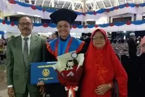 Cowok ini raih gelar doktor di usia 24 tahun dengan IPK 3,95