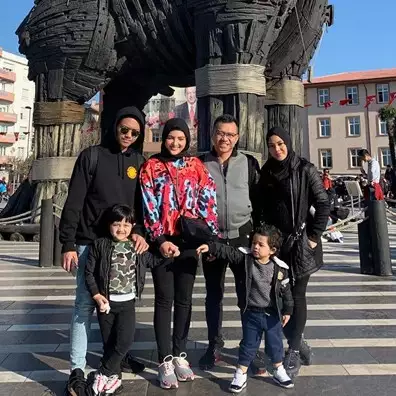 12 Foto liburan keluarga Anang di Turki, Ashanty tampil berhijab