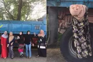 10 Pose lucu orang saat foto gaya bebas ini bikin tepuk jidat