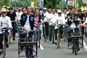 10 Momen Jokowi di Jogja, ngontel dan nyanyi bareng God Bless