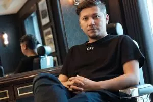 11 Potret sudut rumah Gading Marten, koleksi 300 pasang sepatu