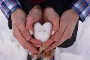 10 Konsep lamaran paling romantis, so sweet banget