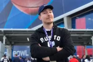 YouTuber ini donasikan rumah hingga Lamborghini, dermawan