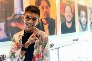 Anak muda ini awalnya putus sekolah, kini jadi fotografer berbakat