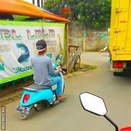 12 Penampakan kendaraan di jalan raya ini nggak biasa, kocak abis