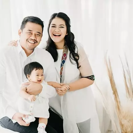 Pergi ke pasar tradisional, gaya Kahiyang-Bobby ini bikin salut