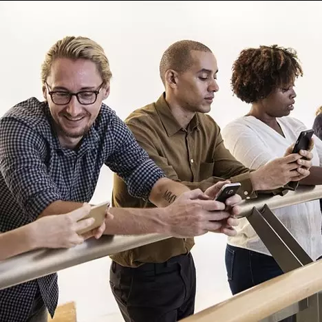 8 Cara mengatasi kecanduan gadget paling efektif &amp; bikin happy