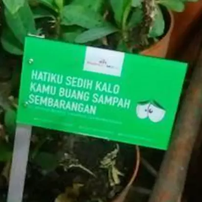 12 Kalimat di papan peringatan ini absurdnya bikin baper