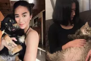 8 Gaya Renatta Moeloek sama hewan peliharaannya, telaten banget