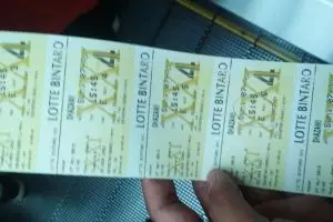 Kapok terganggu orang pacaran, cowok ini borong tiket bioskop