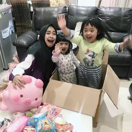 10 Momen kedekatan Ria Ricis bareng keponakannya ini kocak abis